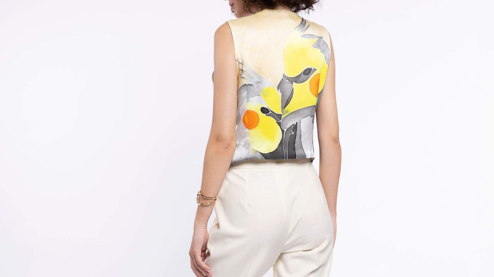 WHITE SUIT WITH BIRDS ON THE BACK
